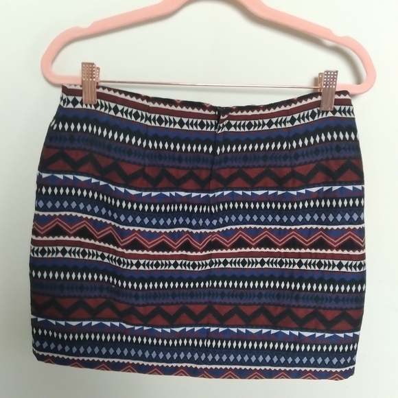 Divided by H & M Aztec Tribal Print Mini Skirt Size 6 - Picture 2 of 8